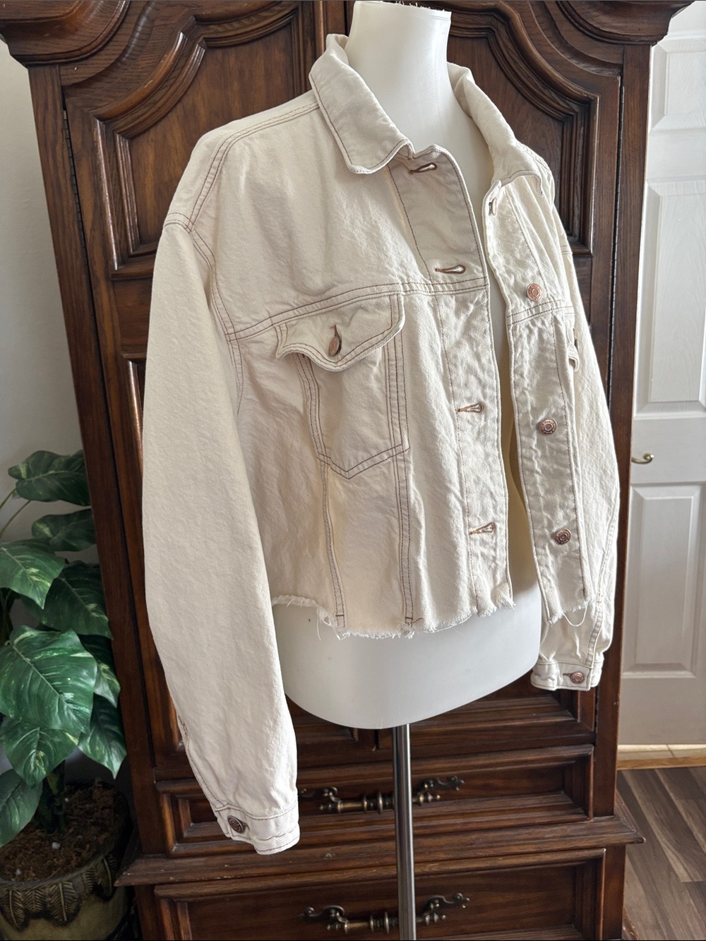 Wild Fable cream cropped denim jacket - Picture 8 of 13